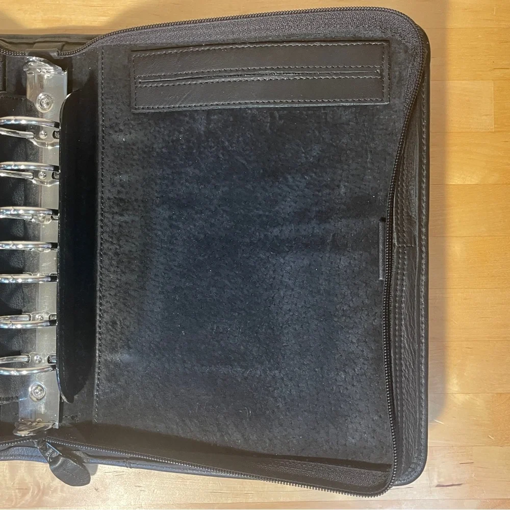 Kirkland Signature Genuine Leather Zipper Closure Binder